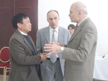 Chuyển giao nước diệt khuẩn kỳ diệu cho Việt Nam